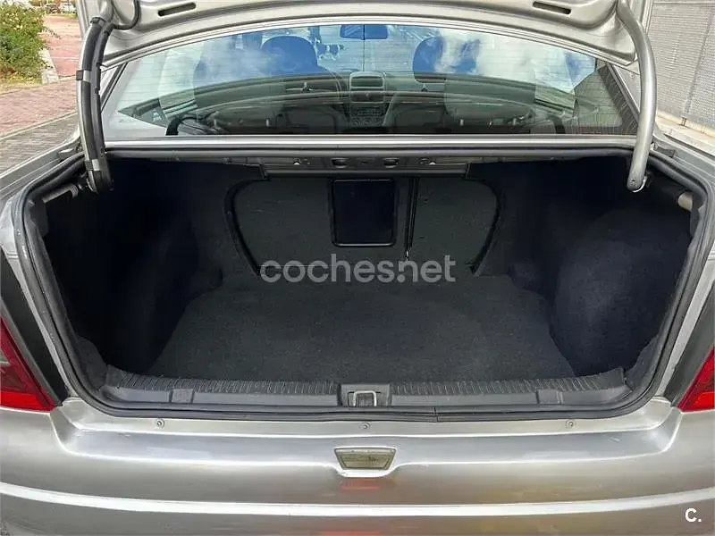 Usado Opel Astra Edition 100 CV (73 kW) 2003 Gris / plata Berlina