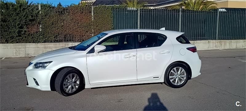 Usado Lexus CT200h Executive Line 136 CV (100 kW) 2015 Blanco Berlina