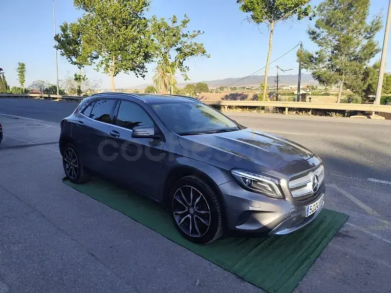 Usado Mercedes GLA220 Style 170 CV (125 kW) 2014 Gris / plata SUV
