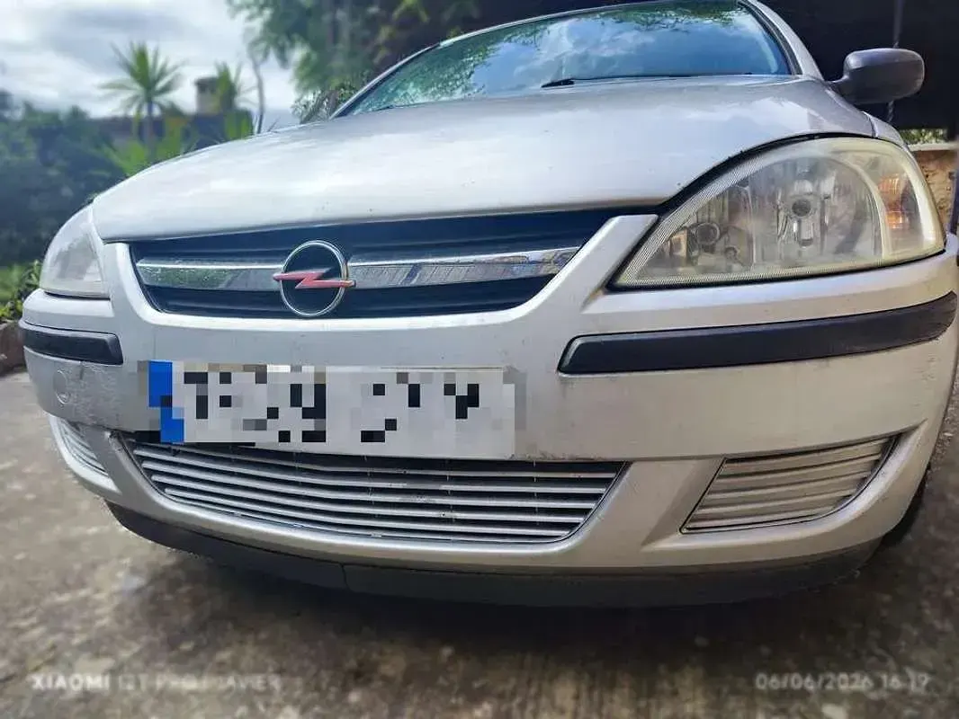 Usado Opel Corsa 71 CV (52 kW) 2004 Gris Utilitario