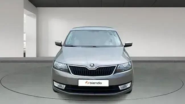 Usado Skoda Rapid Active 90 CV (66 kW) 2017 Marrón Utilitario