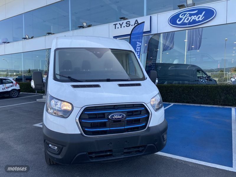 Blanco Usado 2023 Ford Transit Trend Van | 60.990 € - Imagen 1/4