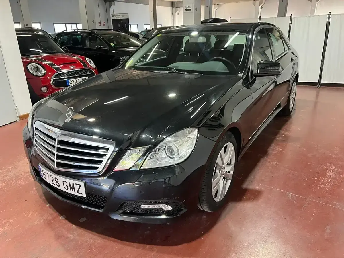 Usado Mercedes E250 Elegance 204 CV (150 kW) 2009 Negro Berlina
