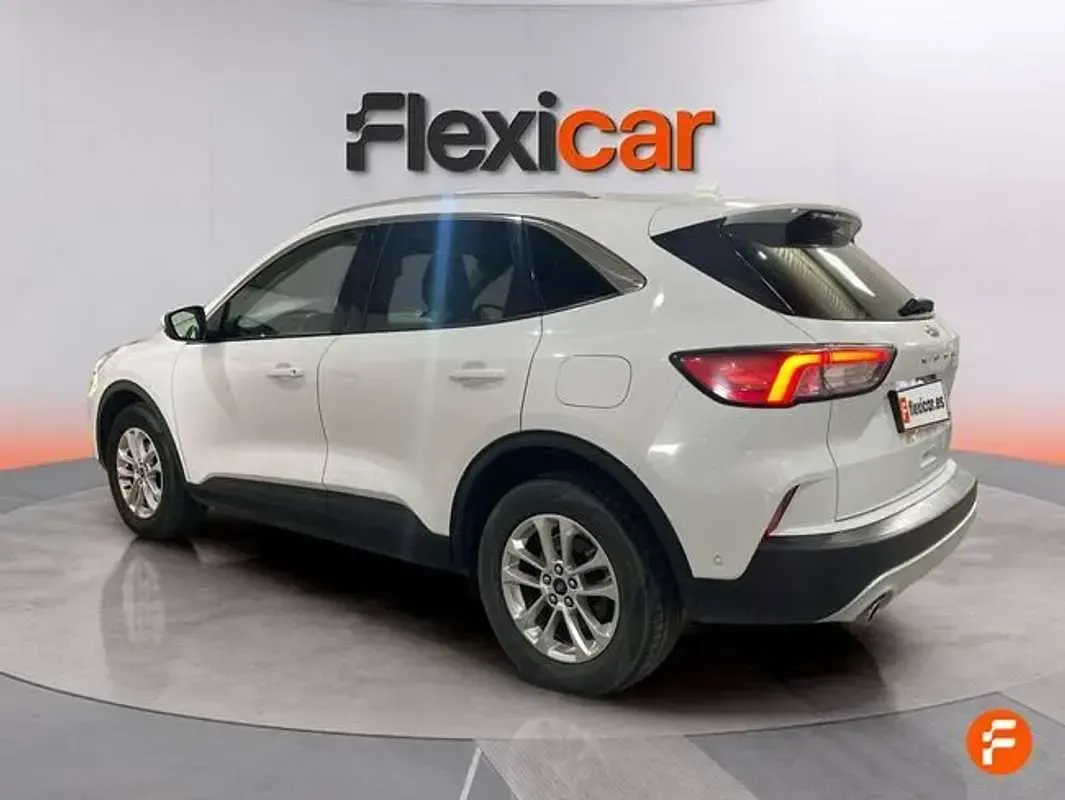 Usado Ford Kuga Titanium 150 CV (110 kW) 2023 Blanco SUV