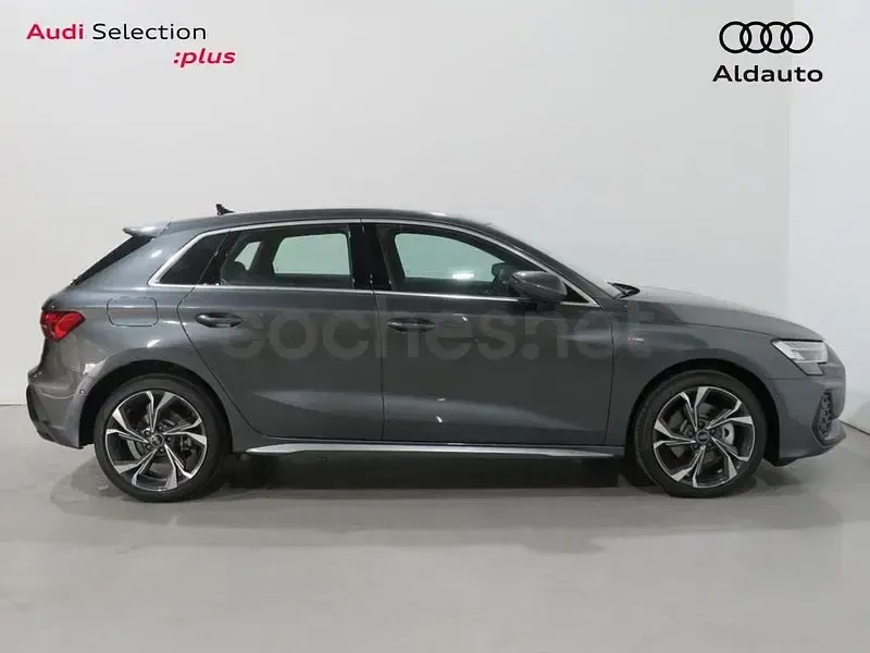Usado Audi A3 204 CV (150 kW) 2025 Gris / plata Berlina