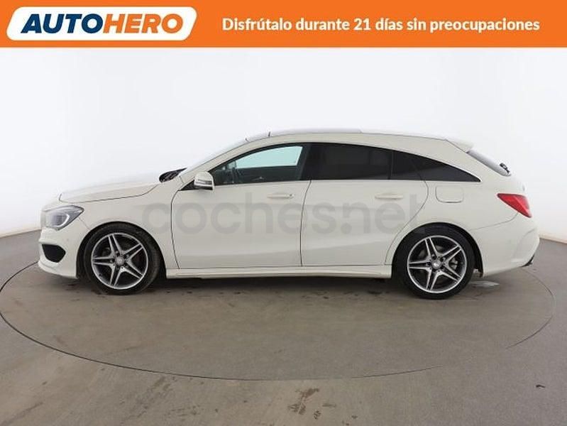 Usado Mercedes CLA200 Shooting Brake AMG line 136 CV (100 kW) 2016 Blanco Familiar