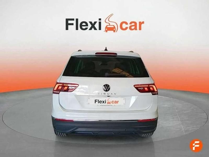Usado VW Tiguan Life 150 CV (110 kW) 2021 Blanco SUV