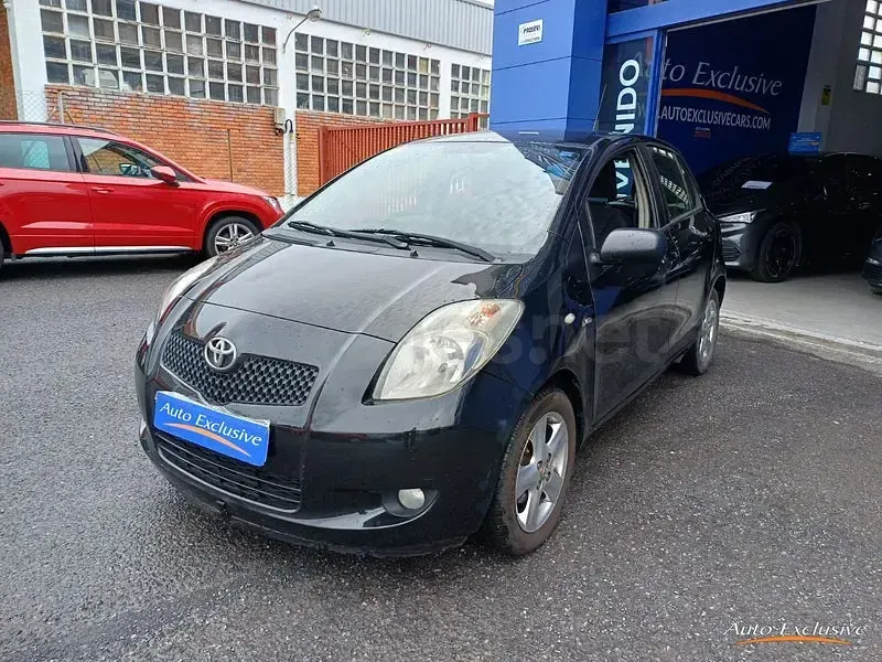 Usado Toyota Yaris Sol 90 CV (66 kW) 2007 Negro Utilitario