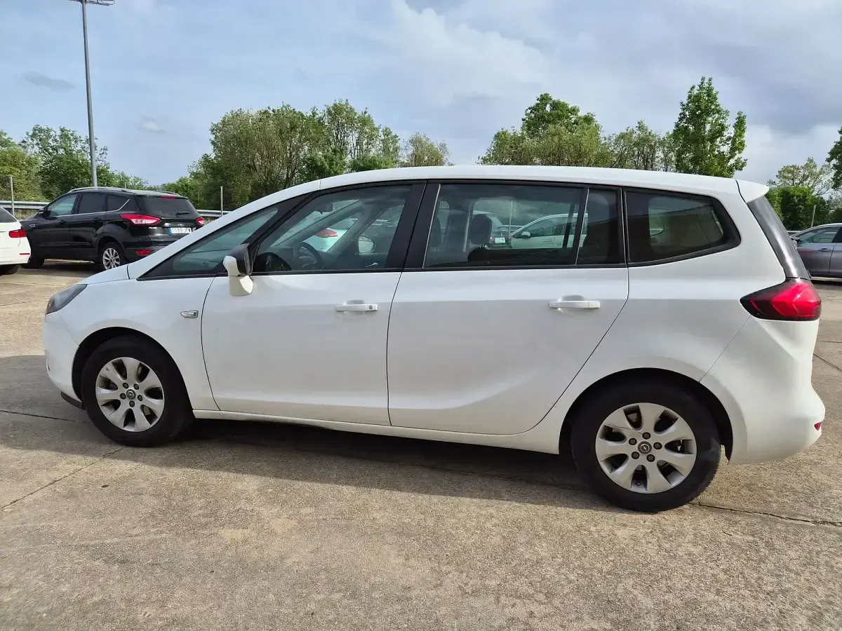 Usado Opel Zafira Tourer Selective 131 CV (96 kW) 2014 Blanco Monovolumen