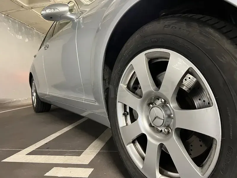 Usado Mercedes S320 235 CV (172 kW) 2006 Gris / plata Berlina