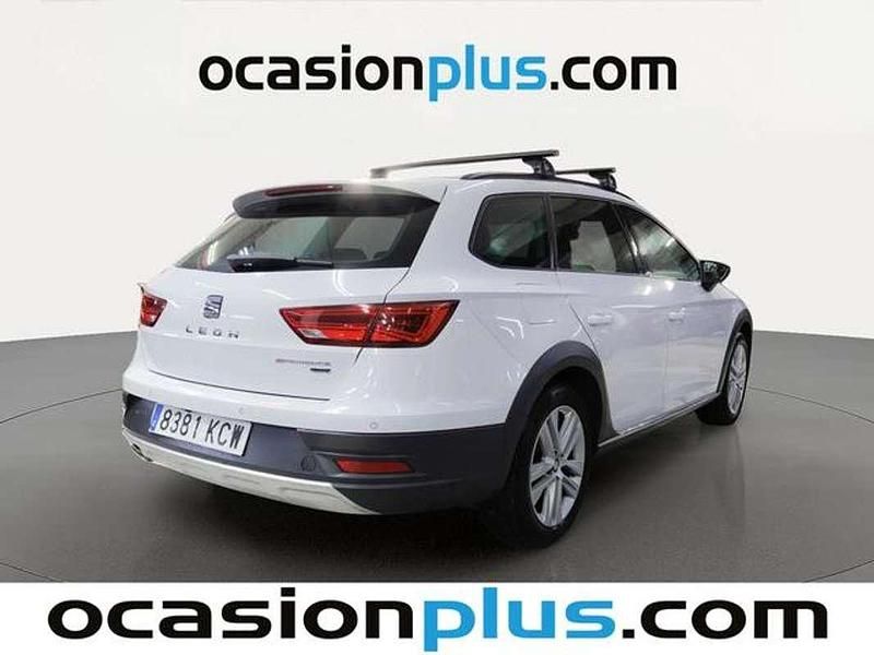 Usado Seat Leon 4Drive 184 CV (135 kW) 2017 Blanco SUV