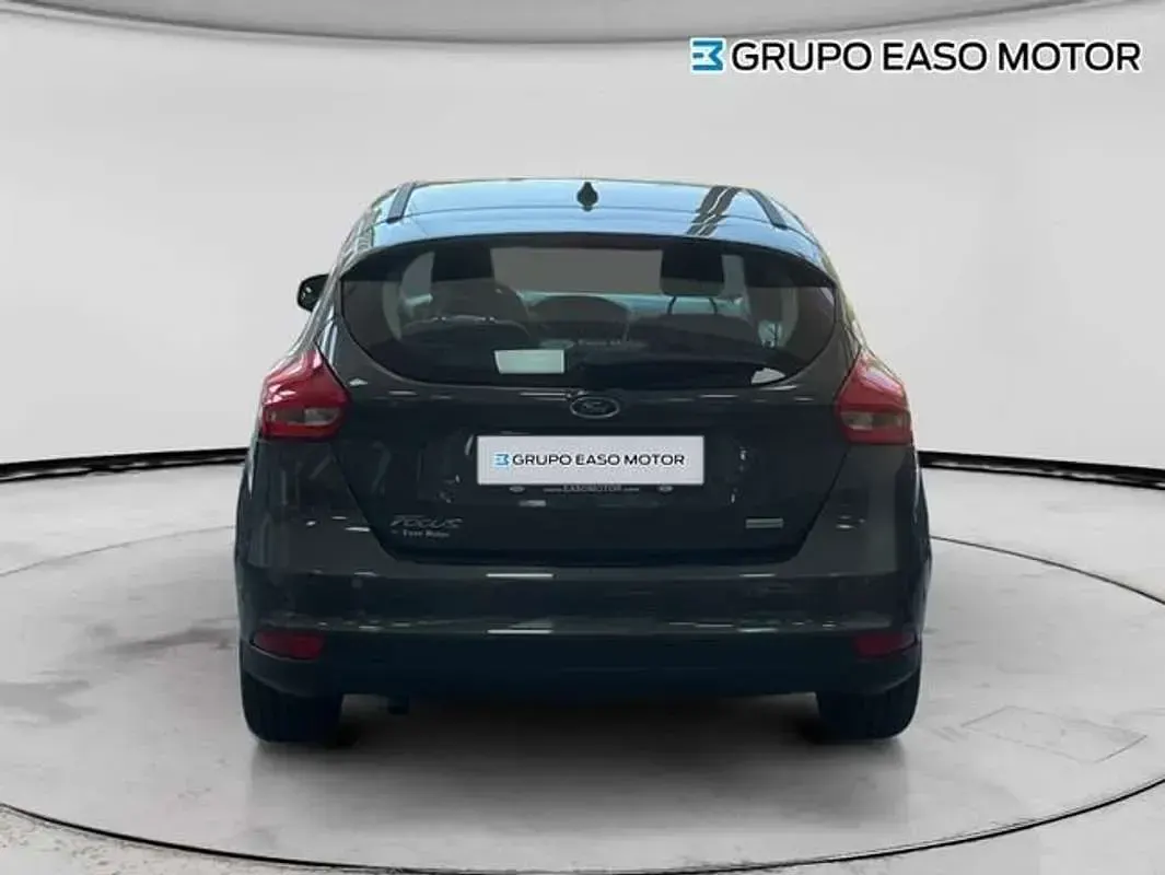Usado Ford Focus Trend+ 125 CV (91 kW) 2017 Gris Utilitario