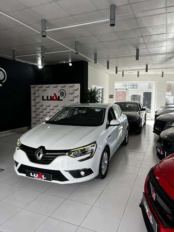 Usado Renault Mégane GrandTour Business 110 CV (80 kW) 2014 Blanco Familiar