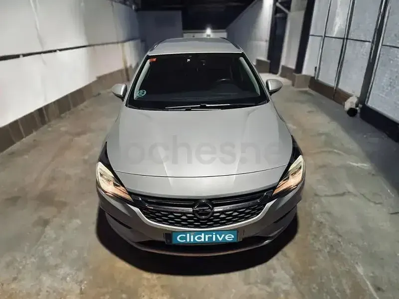 Usado Opel Astra Selective 110 CV (80 kW) 2019 Gris / plata Familiar