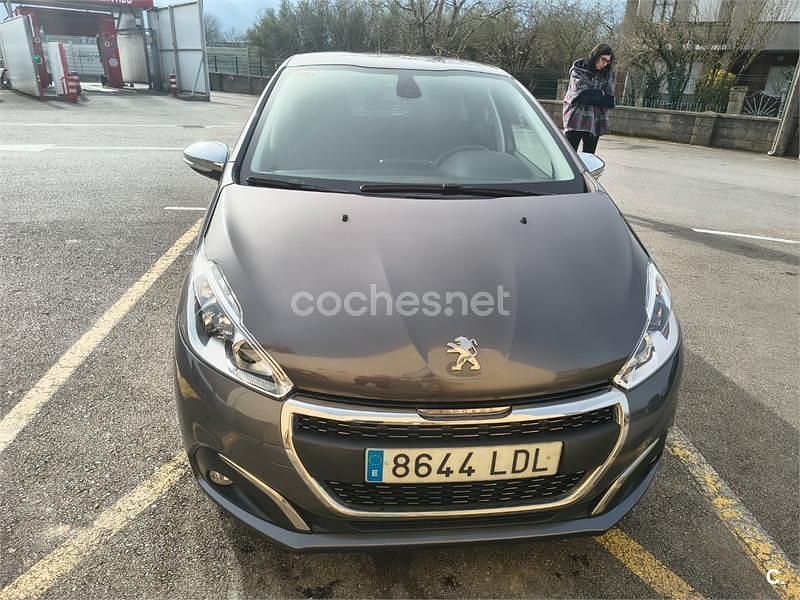 Usado Peugeot 208 Signature Sky 99 CV (72 kW) 2019 Gris / plata Utilitario