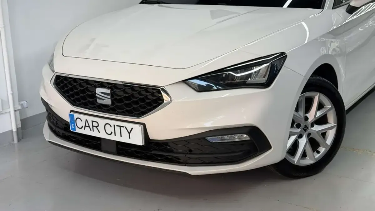 Usado Seat Leon ST Style 116 CV (85 kW) 2021 Blanco Familiar