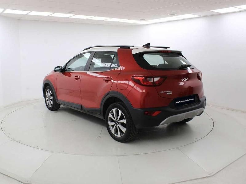 Usado Kia Stonic 101 CV (74 kW) 2023 Blanco SUV