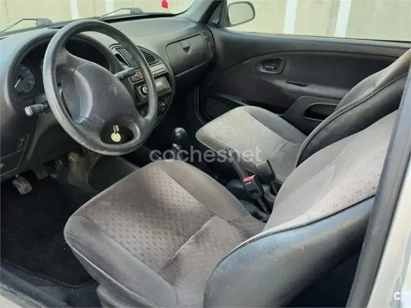 Usado Citroën Saxo 75 CV (55 kW) 2000 Gris / plata Utilitario