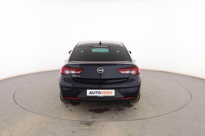 Usado Opel Insignia Innovation 170 CV (125 kW) 2019 Azul Berlina