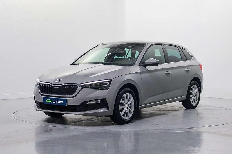 Usado Skoda Scala 150 CV (110 kW) 2022 Gris Utilitario