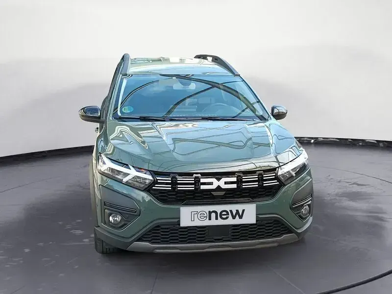 Usado Dacia Jogger Extreme 100 CV (73 kW) 2023 Verde Monovolumen