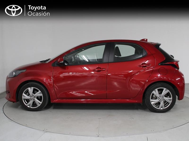 Usado Toyota Yaris Hybrid Active 116 CV (85 kW) 2024 Rojo Berlina
