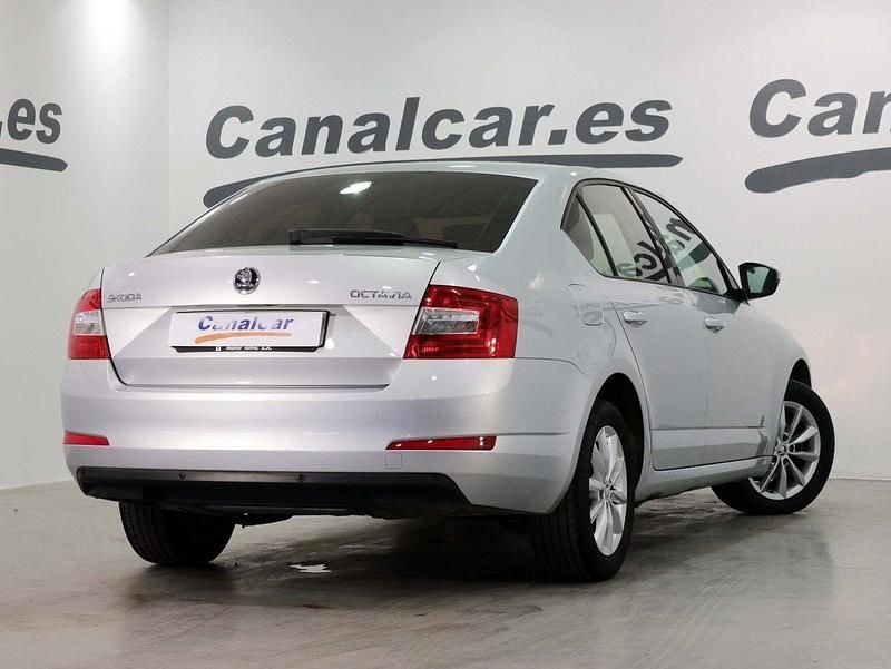 Usado Skoda Octavia Ambition 105 CV (77 kW) 2015 Gris Utilitario