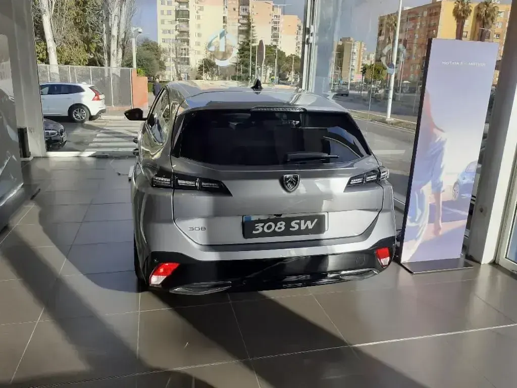 Käytetty Peugeot 308 Allure 130 HP (95 kW) 2023 Harmaa Farmari