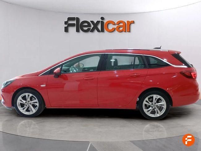 Usado Opel Astra Business 110 CV (80 kW) 2016 Rojo Familiar