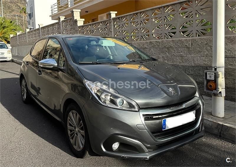 Usado Peugeot 208 Style 82 CV (60 kW) 2017 Gris / plata Utilitario