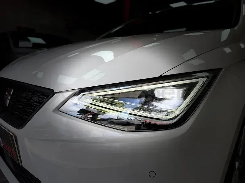 Usado Seat Ibiza Style 110 CV (80 kW) 2022 Blanco Utilitario