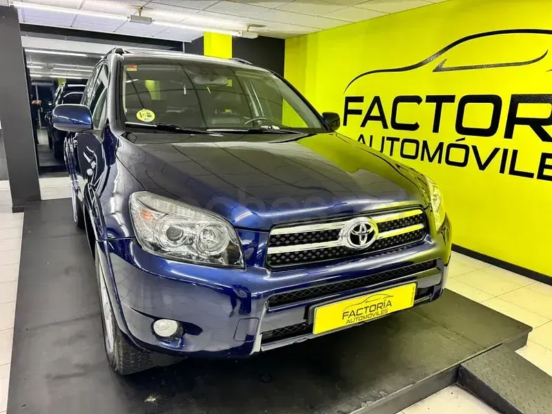 Begagnad Toyota RAV4 Premium 177 HK (130 kW) 2006 Blå SUV