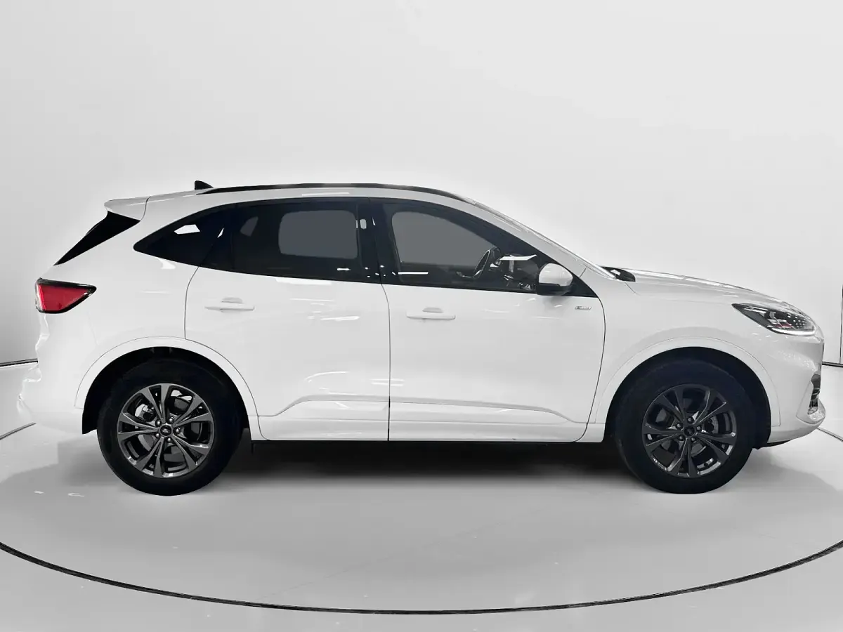 Usado Ford Kuga ST-Line 226 CV (166 kW) 2022 Blanco SUV