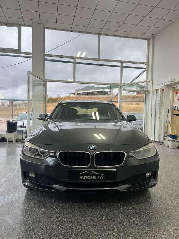 Usado BMW 318 143 CV (105 kW) 2013 Gris Familiar