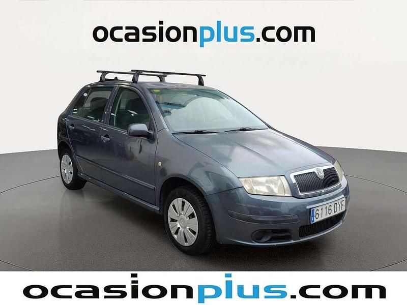 Usado Skoda Fabia 64 CV (47 kW) 2006 Gris Utilitario
