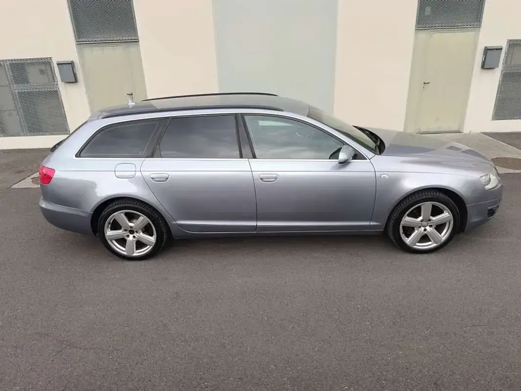 Usado Audi A6 225 CV (165 kW) 2005 Plateado Familiar