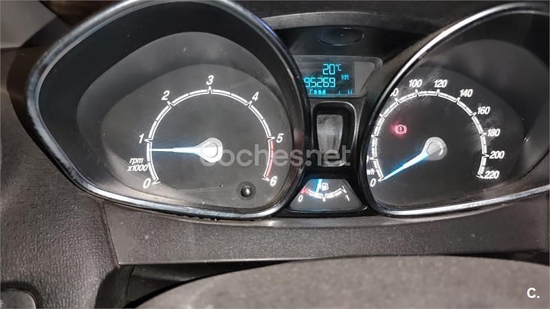 Usado Ford Fiesta Trend 95 CV (69 kW) 2013 Blanco Utilitario