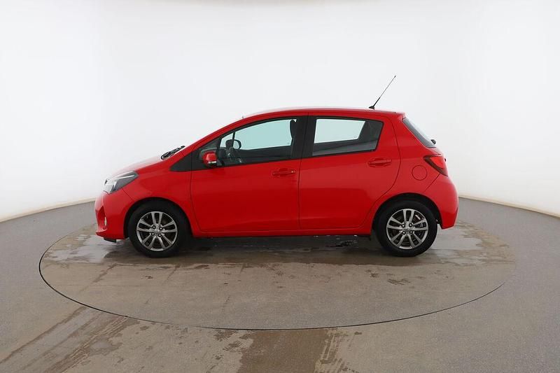 Usado Toyota Yaris Connect Style 90 CV (66 kW) 2014 Rojo Berlina