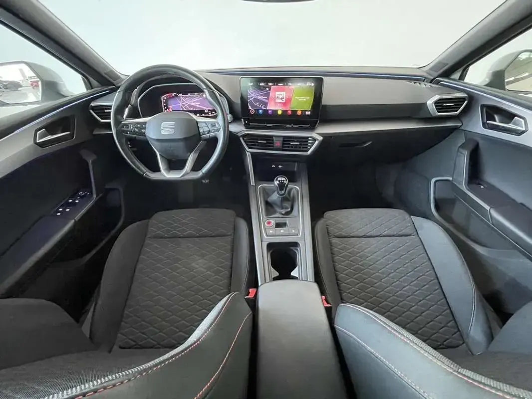 Usado Seat Leon FR 131 CV (96 kW) 2023 Blanco Utilitario