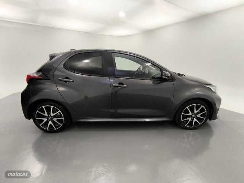 Usado Toyota Yaris Style 120 CV (88 kW) 2021 Gris Berlina