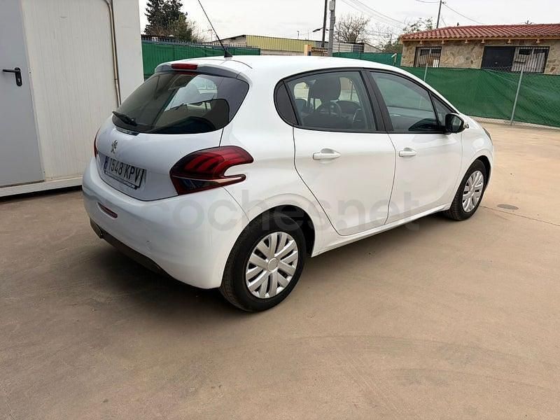 Usado Peugeot 208 Active 99 CV (72 kW) 2019 Blanco Utilitario