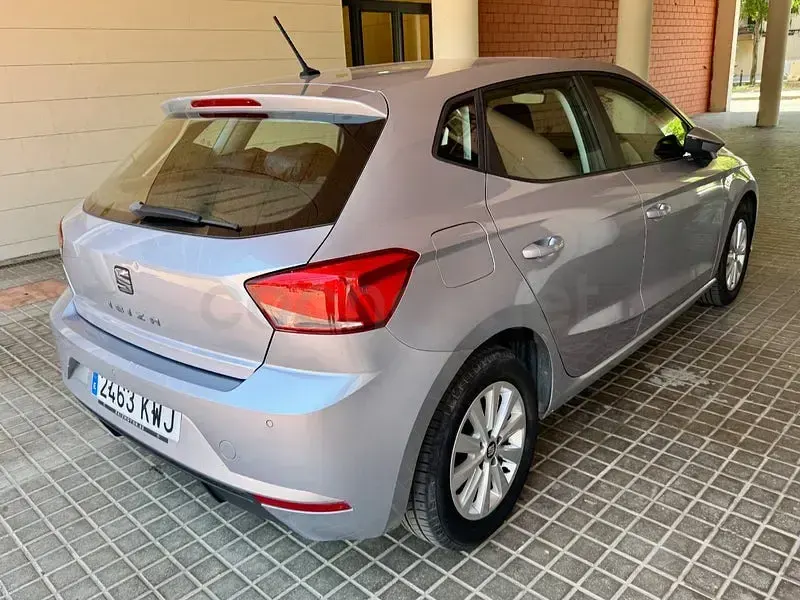 Usado Seat Ibiza Style 80 CV (58 kW) 2019 Gris / plata Utilitario