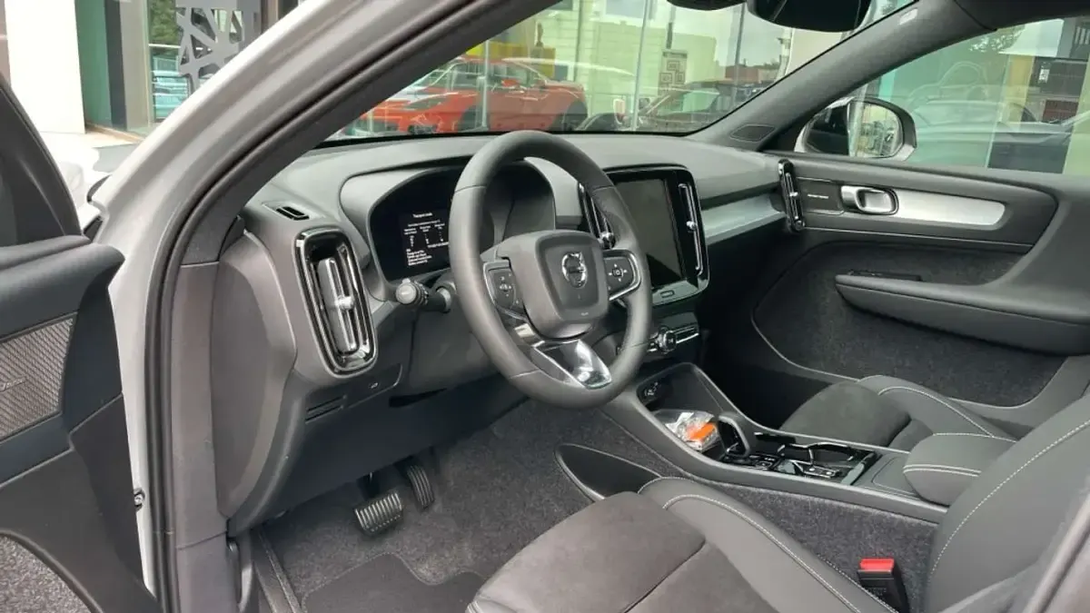 Nuevo Volvo XC40 Ultra 163 CV (119 kW) 2026 Gris SUV