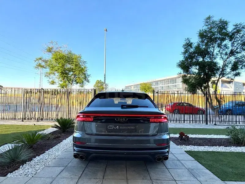 Usado Audi SQ8 507 CV (372 kW) 2021 Gris / plata SUV