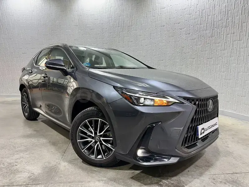 Usado Lexus NX350h Business Edition 242 CV (177 kW) 2022 Gris / plata SUV