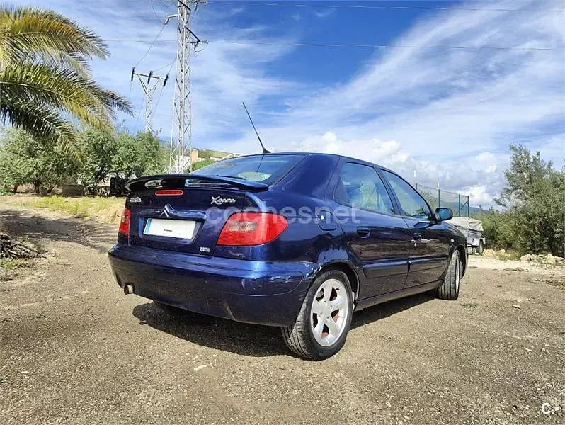 Usado Citroën Xsara Exclusive 90 CV (66 kW) 2001 Azul Berlina