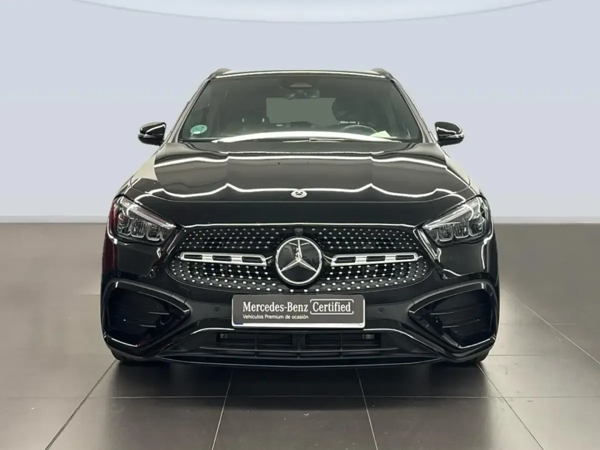 Käytetty Mercedes GLA200 150 HP (110 kW) 2024 Musta Katumaasturi