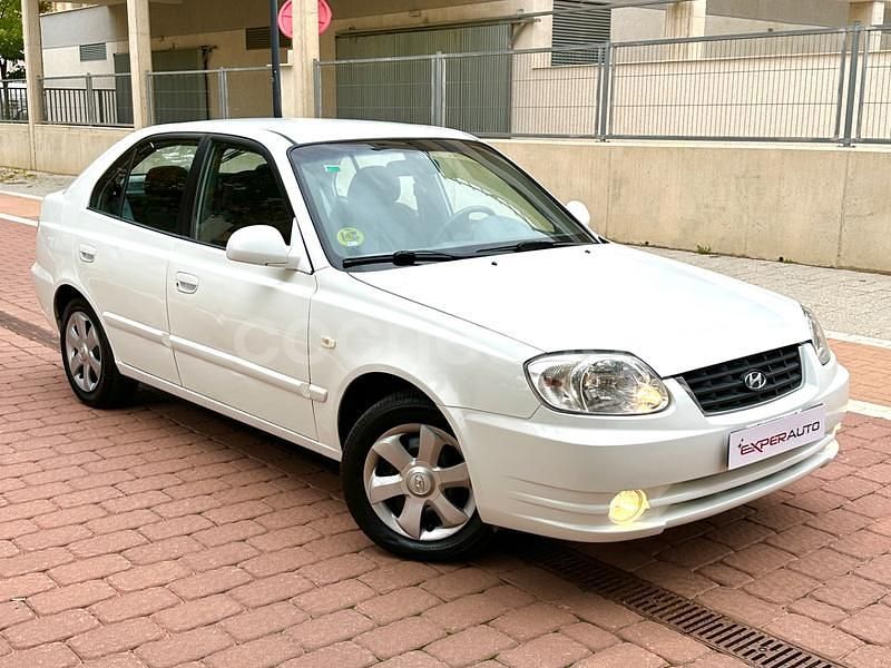 Blanco Usado 2005 Hyundai Accent GLS Berlina | 3690 € - Imagen 1/4
