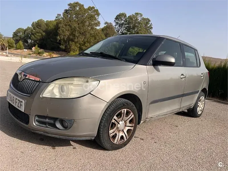 Usado Skoda Fabia 60 CV (44 kW) 2008 Gris / plata Berlina