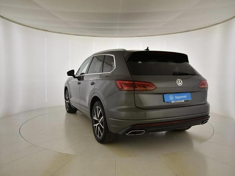 Usado VW Touareg R-line 285 CV (209 kW) 2020 Gris/plata SUV